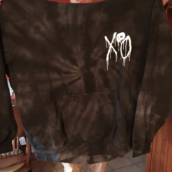 Sweatshirt - Picture 1 of 2